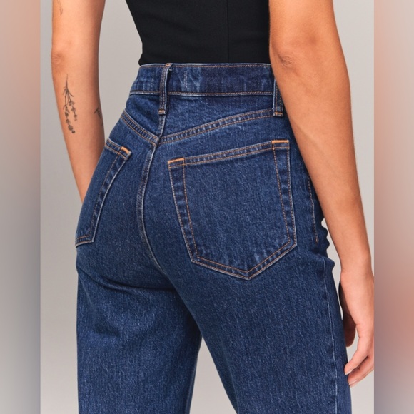 Abercrombie & Fitch Ultra High Rise 90s Straight Jeans - Picture 4 of 7